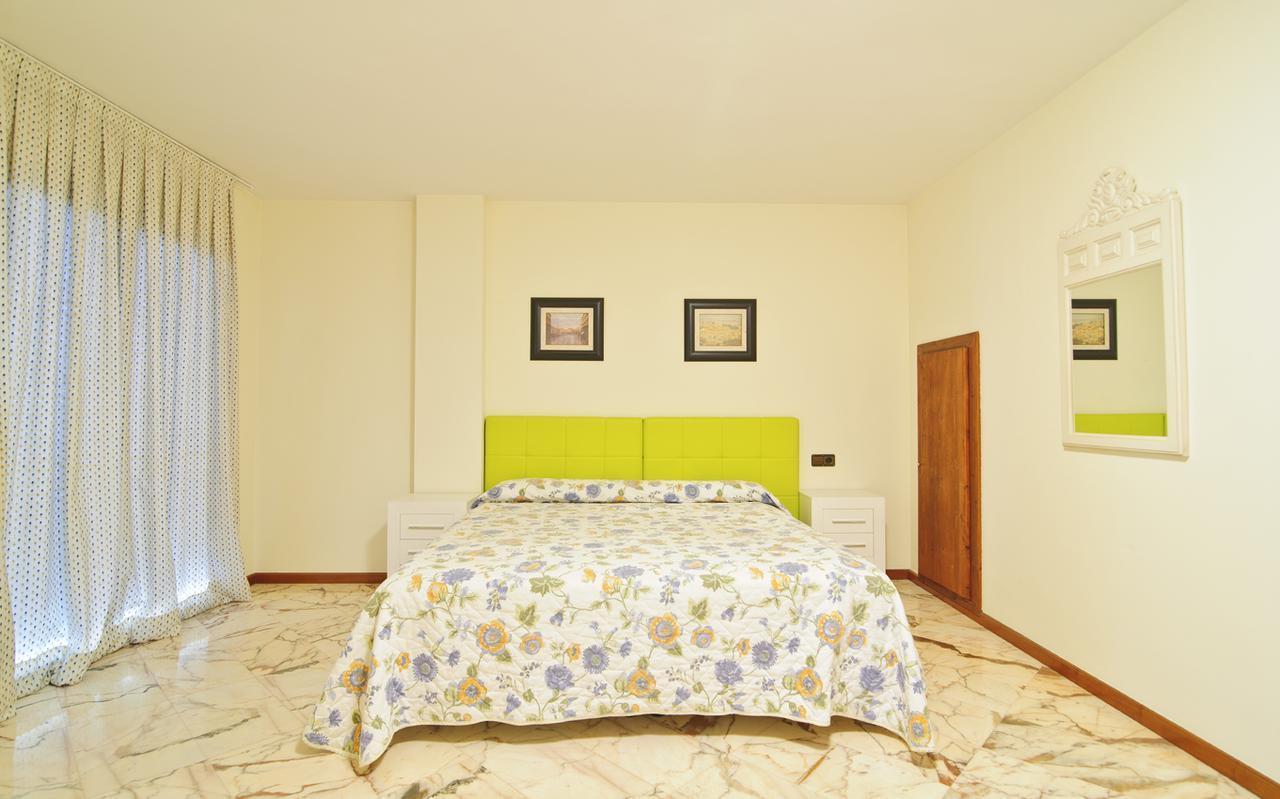 Apartamentos Puigsapera 산 안토니 드 칼론헤 외부 사진